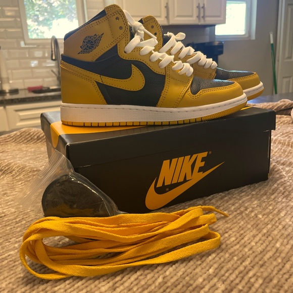 pollen 1 black laces